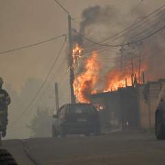 Incendies au Chili: le bilan relevé à 19 morts, couvre-feu dans les localités les plus touchées