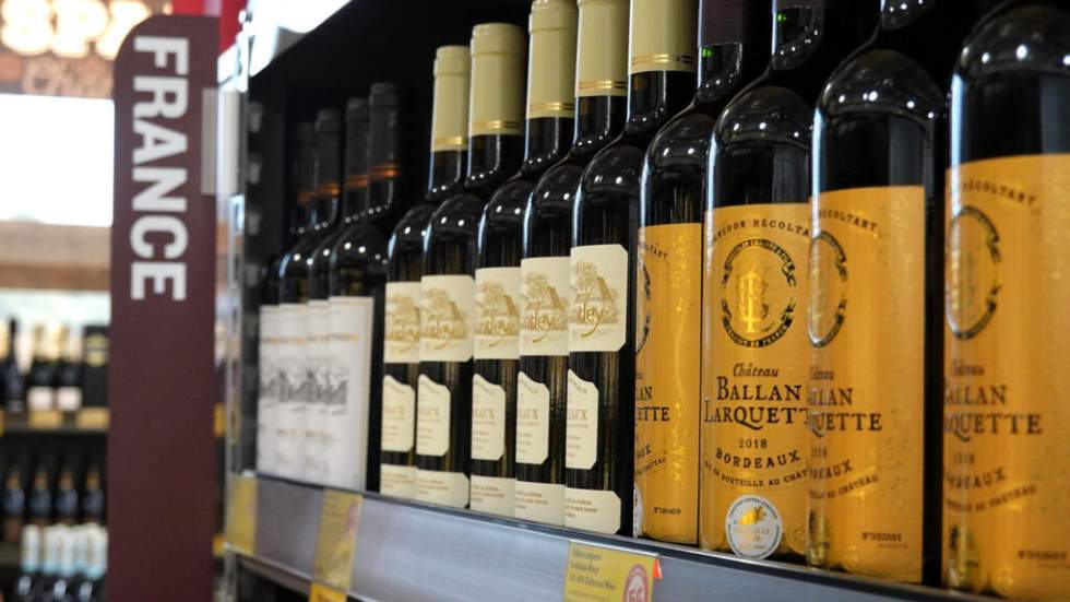 Trump menace d'imposer des droits de douane de 200 % sur les vins et champagnes français