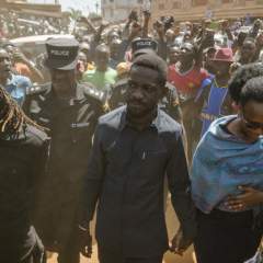 Ouganda : "Je ne suis pas un criminel", clame l'opposant Bobi Wine en fuite depuis les élections