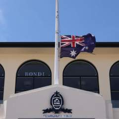 Australie : l'heure du recueillement après la tuerie antisémite de la plage de Bondi