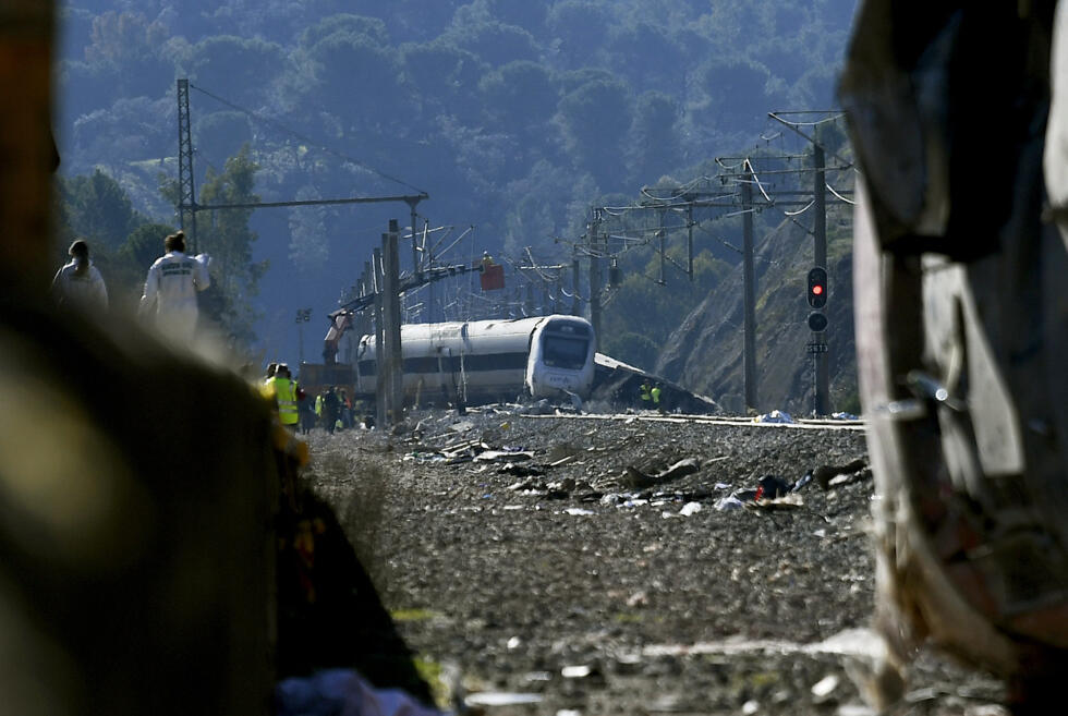 Collision ferroviaire en Espagne : le bilan définitif s'élève à 45 morts Collision ferroviaire en Espagne : le bilan définitif s'élève à 45 morts