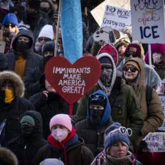 ICE : importantes manifestations à Minneapolis, les autorités américaines sur la défensive