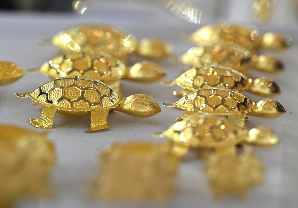 L'or franchit le seuil des 5 000 dollars l'once, une première L'or franchit le seuil des 5 000 dollars l'once, une première