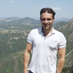 Mobilisation au Bataclan pour les sept mois de détention de Christophe Gleizes en Algérie