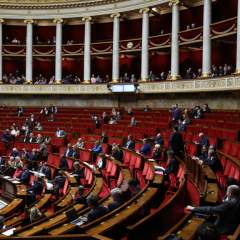 Mariage en France : l'Assemblée nationale entérine la fin du "devoir conjugal"