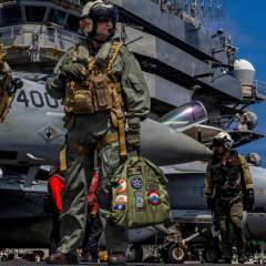 Avions furtifs, destroyers... ce que contient l'armada américaine déployée près de l'Iran