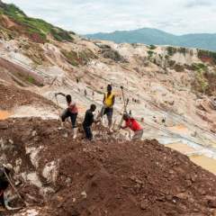 Éboulement sur un site minier en RD Congo, Kinshasa dit craindre "au moins 200 morts"