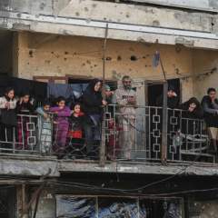 Habitat, nourriture, argent : comment survivent les habitants de Gaza ?