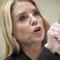 Accusée par les démocrates "d'étouffer" l'affaire Epstein, la procureure Pam Bondi se défend