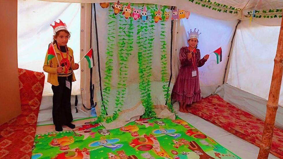 Écrire pour survivre : l'espoir chevillé au corps d'une autrice palestinienne bloquée à Gaza Écrire pour survivre : l'espoir chevillé au corps d'une autrice palestinienne bloquée à Gaza