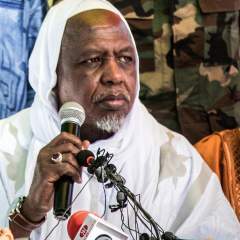 Mali : quel rôle l'imam Dicko entend jouer face aux militaires ?