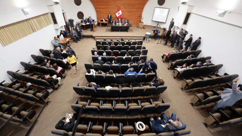 L'élu de gauche José Maria Balcazar devient président par intérim au Pérou