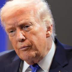 Dans une mauvaise passe, Donald Trump attendu pour faire le premier bilan de son retour à la Maison Blanche