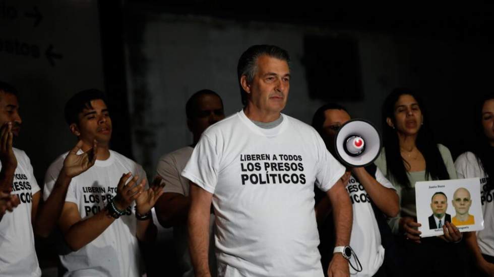 Le Venezuela libère de nouveaux prisonniers politiques et réclame la libération de Maduro