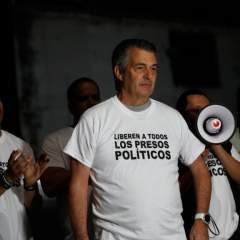 Le Venezuela libère de nouveaux prisonniers politiques et réclame la libération de Maduro