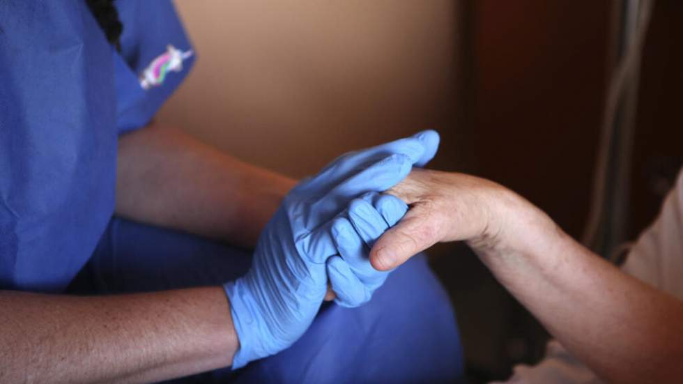 Soins palliatifs et fin de vie : que reste-t-il des propositions de loi créant une aide à mourir ?