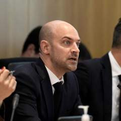 Guerre au Moyen-Orient : que faire si on est bloqués à l'étranger ? Les conseils du Quai d'Orsay