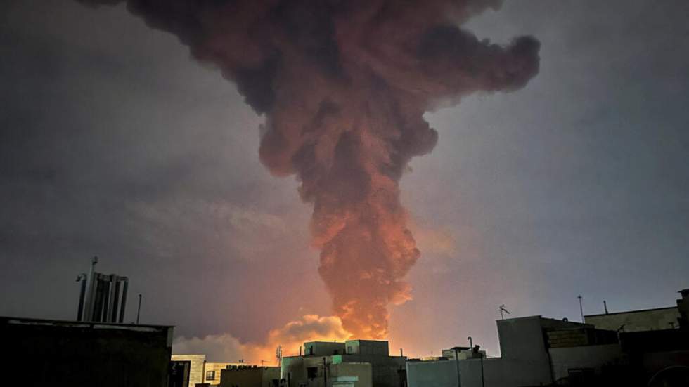 L'Iran promet de ne pas se rendre, de nouvelles attaques frappent des pays du Golfe