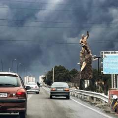 Fumée noire et odeur de brûlé : des dépôts pétroliers en feu plongent Téhéran dans l'obscurité