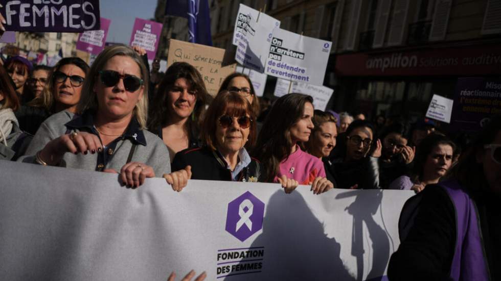 "On ne lâchera rien !" : Gisèle Pelicot à la manifestation parisienne pour les droits des femmes