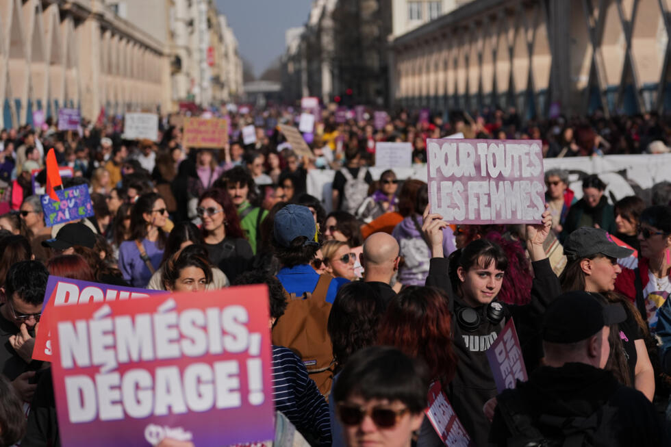 "On ne lâchera rien !" : Gisèle Pelicot à la manifestation parisienne pour les droits des femmes