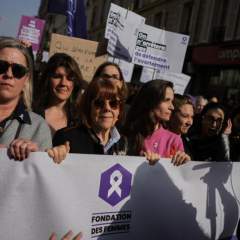 "On ne lâchera rien !" : Gisèle Pelicot à la manifestation parisienne pour les droits des femmes