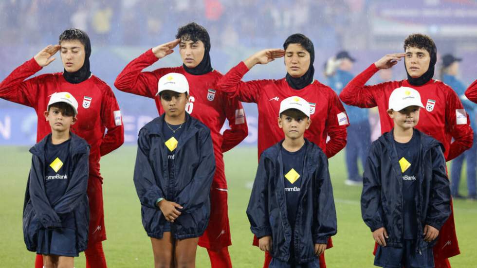 Qualifiées de "traîtresses de guerre", les footballeuses iraniennes devront-elles rentrer en Iran ?