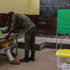 Présidentielle au Congo-Brazzaville : les électeurs aux urnes, Sassou Nguesso largement favori