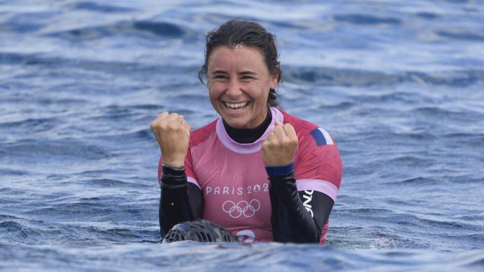 Jeune mère, la surfeuse Johanne Defay de retour sur le circuit pro grâce à une "wildcard maternité"