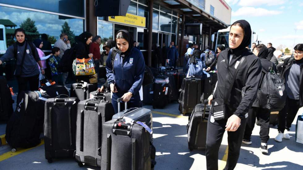 Le régime iranien célèbre le retour de ses joueuses de football qui ont "déçu les ennemis" du pays