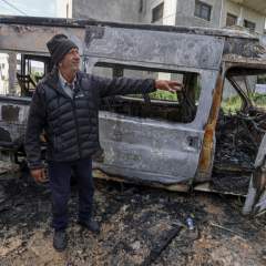 Prise d'assaut nocturne, incendies... attaques de colons israéliens sur des villages en Cisjordanie