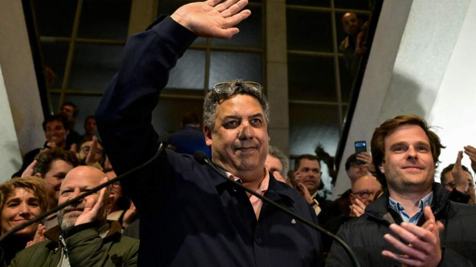 Municipales : l'ancienne gloire du rugby Serge Blanco réussit sa relance en gagnant Biarritz