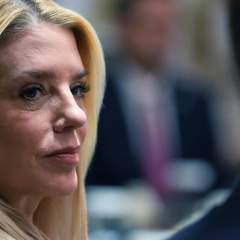 Trump limoge sa ministre de la Justice, Pam Bondi, chargée du dossier ​Epstein