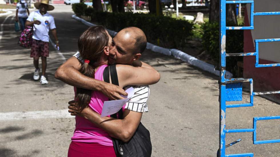 A Cuba, des prisonniers libérés après l'annonce de la grâce de 2000 détenus A Cuba, des prisonniers libérés après l'annonce de la grâce de 2000 détenus