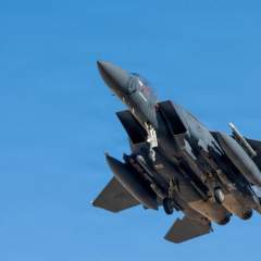 Avion de combat américain abattu au-dessus de l'Iran, incertitudes sur le sort de l'équipage