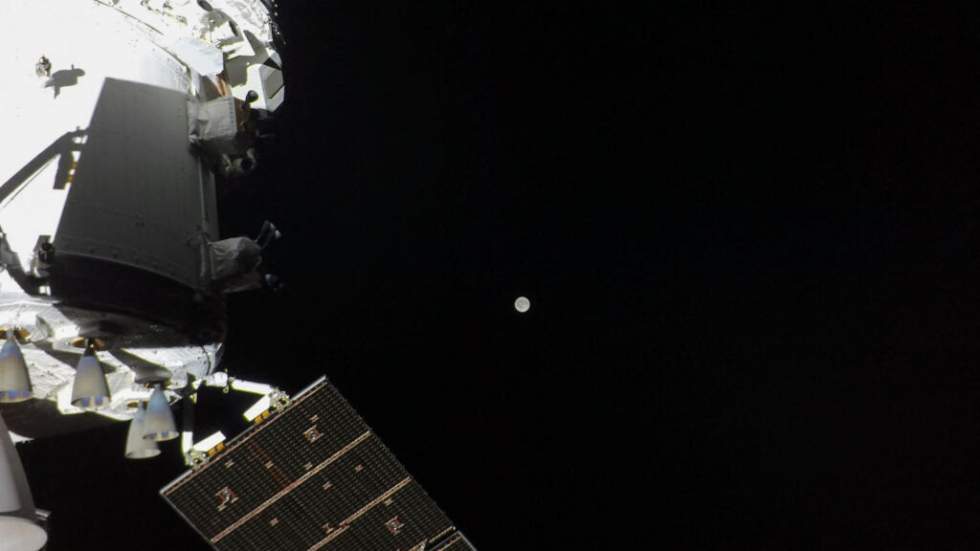 Les astronautes d'Artémis 2 à mi-chemin entre la Terre et la Lune