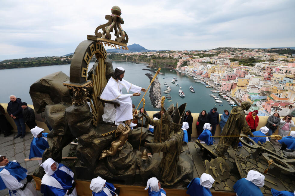 Guerre au Moyen-Orient, cap vers la Lune, qualifications au Mondial de foot : la semaine en images