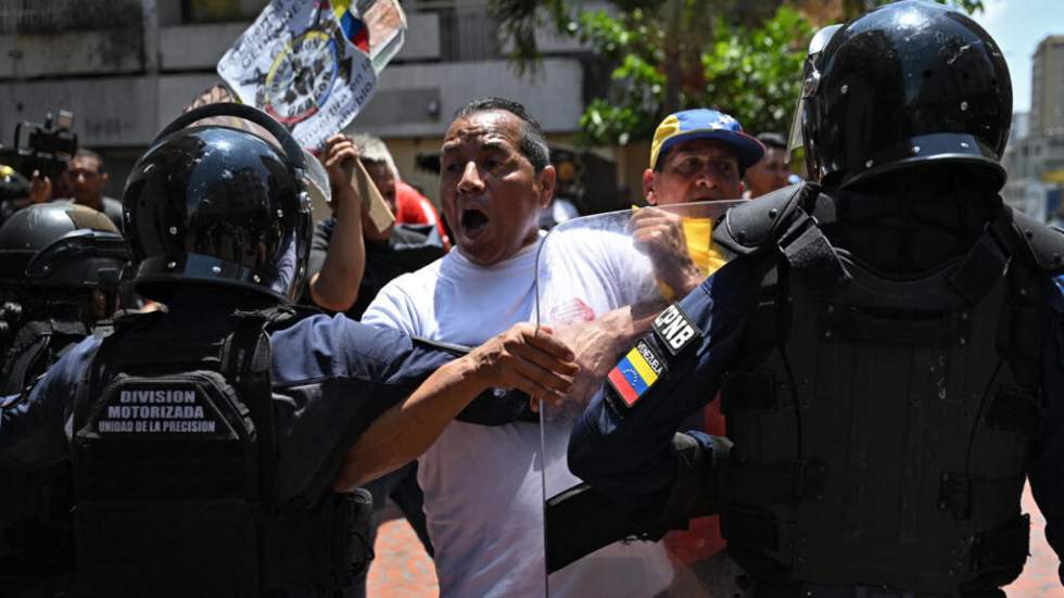 Venezuela : tirs de gaz lacrymogènes contre des manifestants en route vers le palais présidentiel Venezuela : tirs de gaz lacrymogènes contre des manifestants en route vers le palais présidentiel