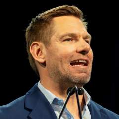 Vague de départs au Congrès américain : deux députés démissionnent, deux autres menacés