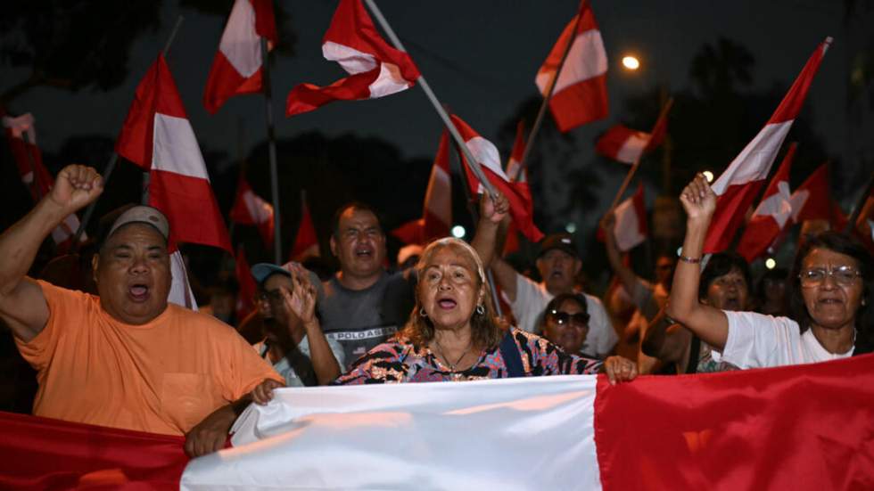 Présidentielle : les Péruviens dans l'attente après un scrutin chaotique, de premières contestations Présidentielle : les Péruviens dans l'attente après un scrutin chaotique, de premières contestations