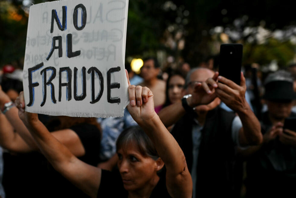 Présidentielle : les Péruviens dans l'attente après un scrutin chaotique, de premières contestations Présidentielle : les Péruviens dans l'attente après un scrutin chaotique, de premières contestations