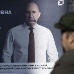 Les Bulgares votent pour des législatives décisives, un ancien président pro-russe donné favori