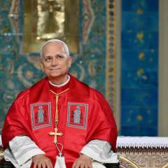 Défaite d'Orban en Hongrie, tournée africaine du pape, Trump se prend pour Jésus : la semaine en images