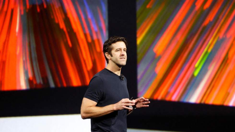 Tim Cook va quitter la direction générale d'Apple, remplacé par John Ternus