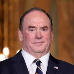 Le plus haut responsable civil de la Marine américaine limogé