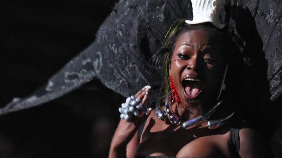 La nouvelle reine de la pop francophone Theodora triomphe aux Flammes avec cinq trophées