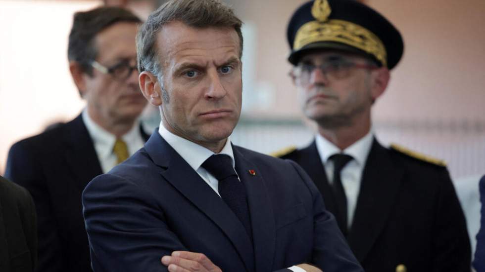 Emmanuel Macron critique les "mabouls" qui veulent "se fâcher avec l'Algérie"