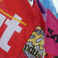 Les syndicats défendent le maintien d'un 1er-Mai chômé, boulangers et fleuristes dans le flou