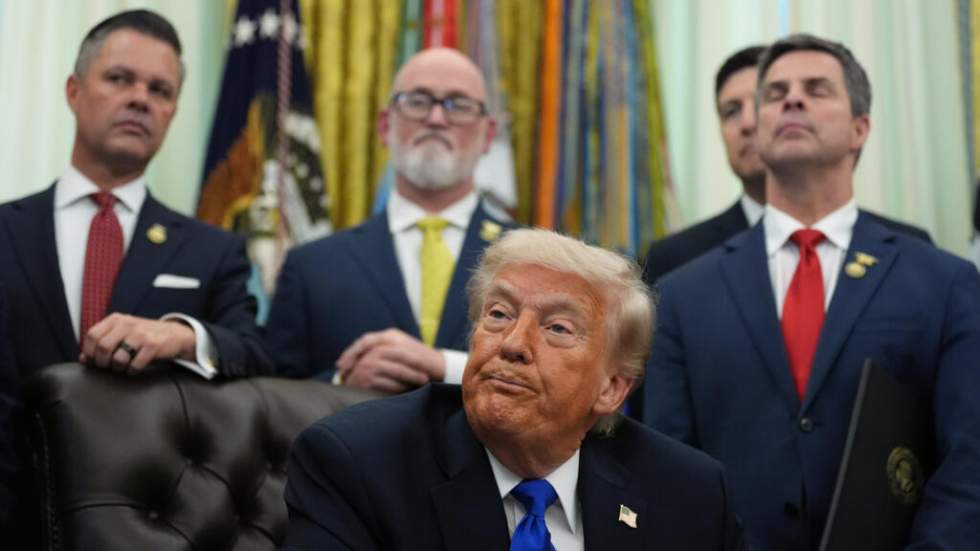 Trump va relever les droits de douane à 25 % sur les véhicules européens, dès "la semaine prochaine"