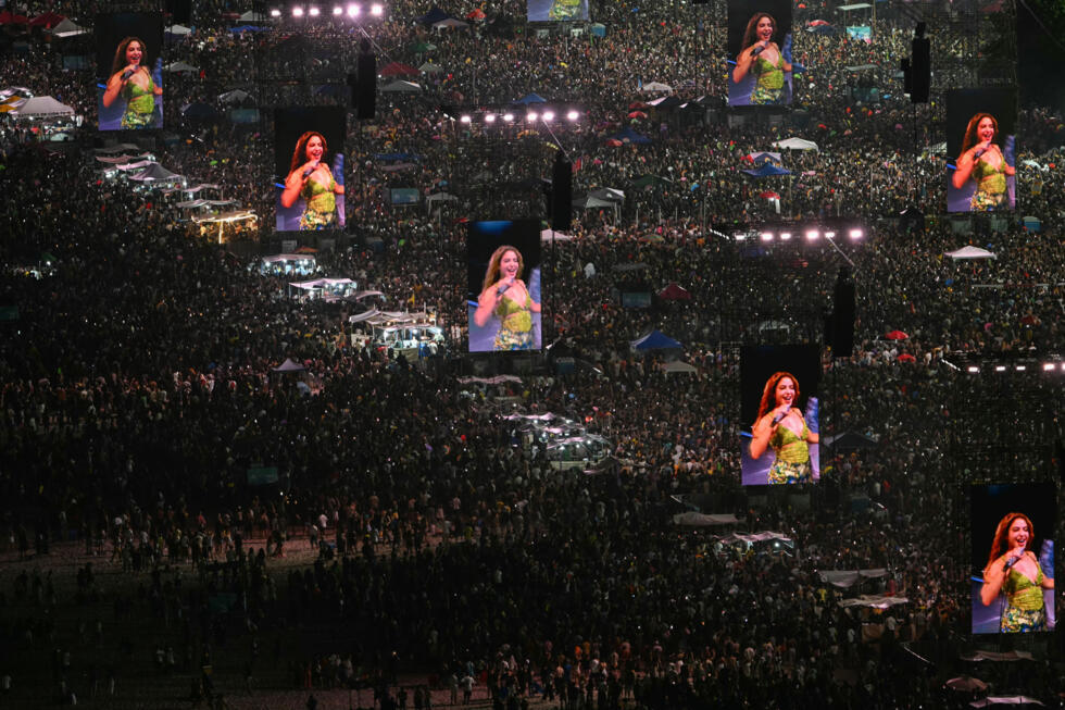 La star latine Shakira enflamme la seine du concert géant de Copacabana
